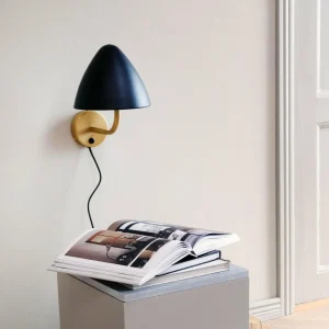 Dyberg Larsen applique murale Oulu, noir/laiton, Ø 20,3 cm^ Lampes Scandinaves